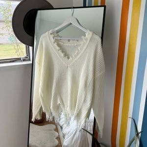 DISTRESSED SWEATER
